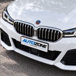 Kit de emblemas conmemorativas 50 Aniversario en fibra de carbono negra para BMW Serie 5 G30 y G31.