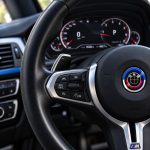 Kit de emblemas conmemorativas 50 Aniversario en fibra de carbono negra para BMW Serie 5 G30 y G31.