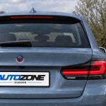 Kit de emblemas conmemorativas 50 Aniversario en fibra de carbono negra para BMW Serie 5 G30 y G31.
